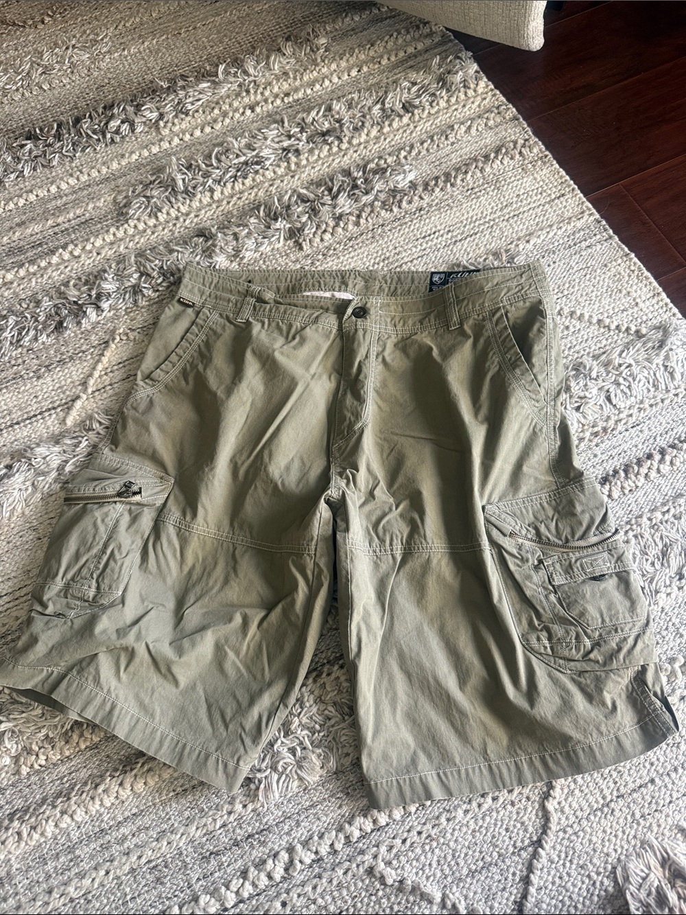 Men's Olive Cargo Shorts with Multi-Pocket Utility Design